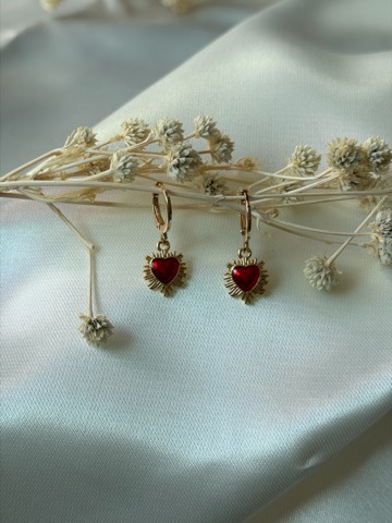 Aretes sagrado corazón colgante pequeño